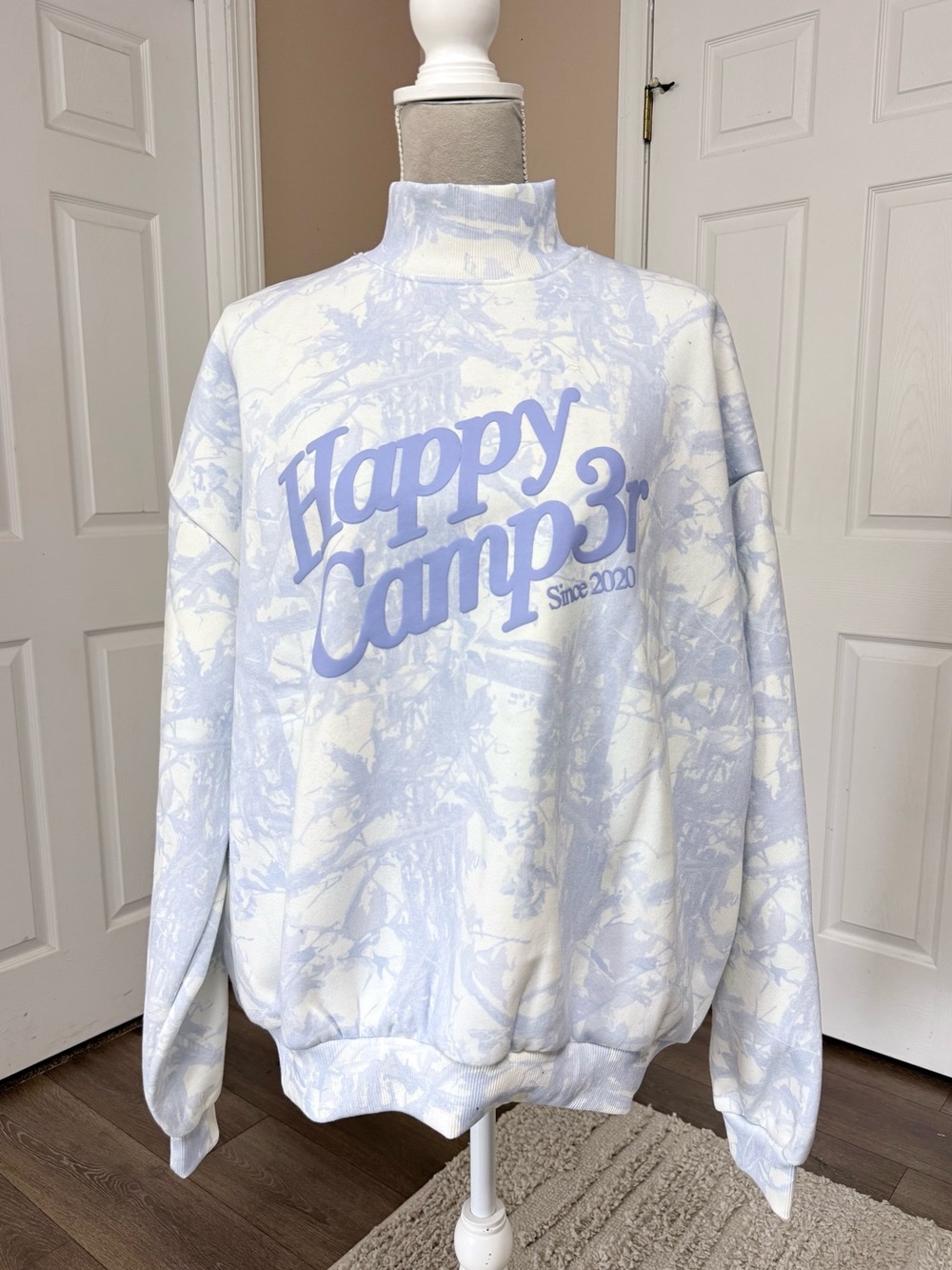 New HAPPY CAMP3R Oversized Blue Camo Womens Mock Neck Sweatshirt size Med